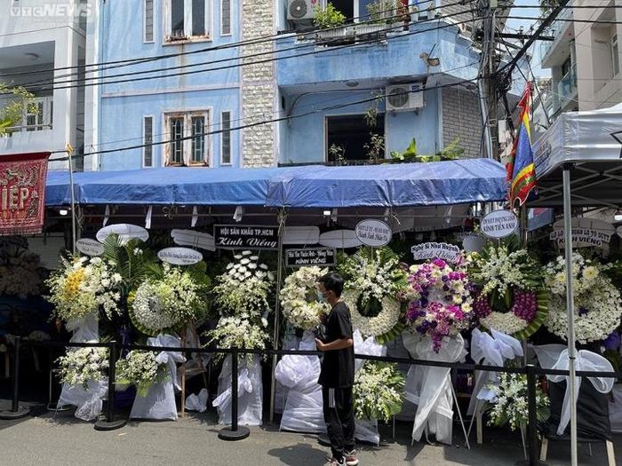Vũ Luân, Bình Tinh thất thần trong đám tang cha nuôi - NSƯT Vũ Linh-2