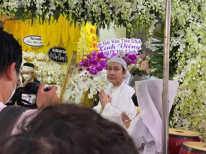 Vũ Luân, Bình Tinh thất thần trong đám tang cha nuôi - NSƯT Vũ Linh-5