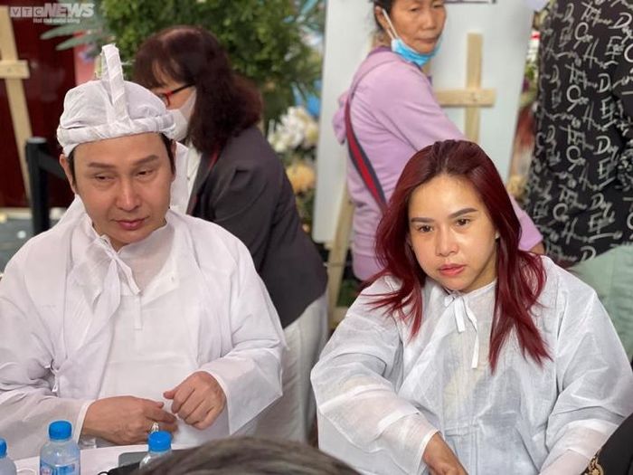 Vũ Luân, Bình Tinh thất thần trong đám tang cha nuôi - NSƯT Vũ Linh-7