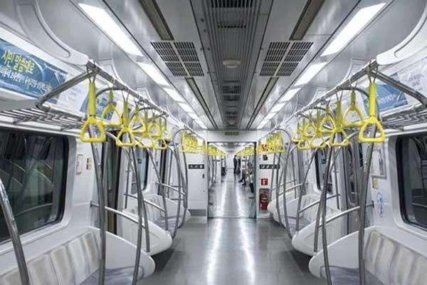 Hàn Quốc: Người phụ nữ dùng dao tấn công khách đi tàu điện vì bị gọi là bà thím-1