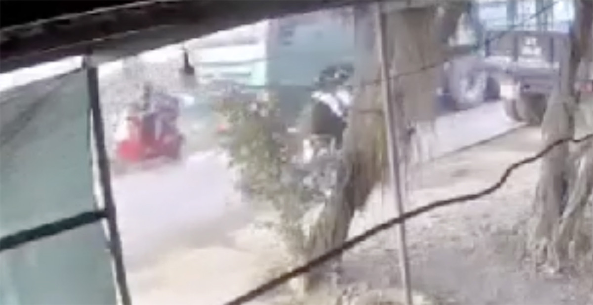 Video trước lúc ô tô tải tông xe máy khiến 3 mẹ con tử vong khi đến trường-1