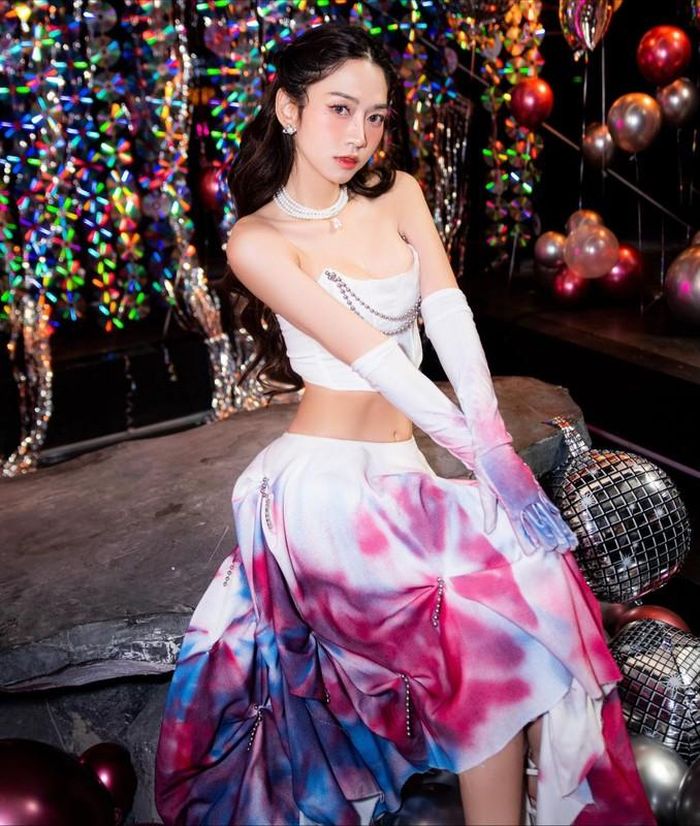 Tạo dáng giống Jennie, Lê Bống khoe triệt để vòng eo con kiến-8