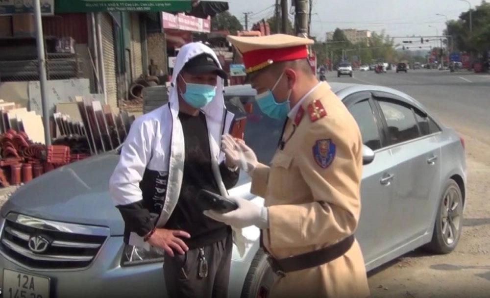 Người dân có được quay video, livestream trong lúc CSGT xử lý vi phạm?-1