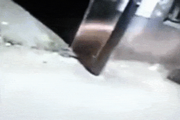 Say rượu ra giữa đường nằm, người đàn ông bị ô tô cán trúng và cái kết-1