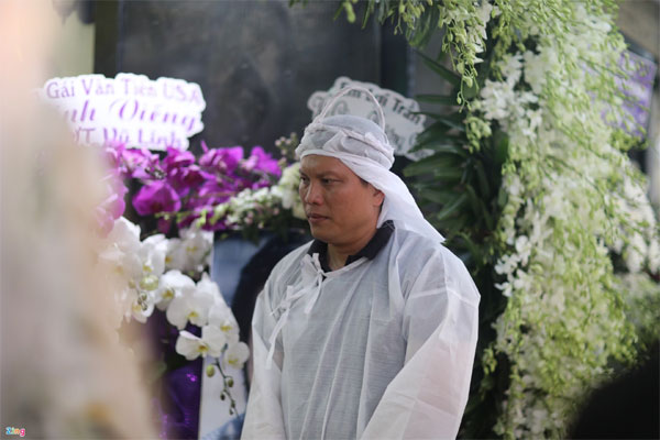 Nghệ sĩ viếng ngôi sao cải lương Vũ Linh-2