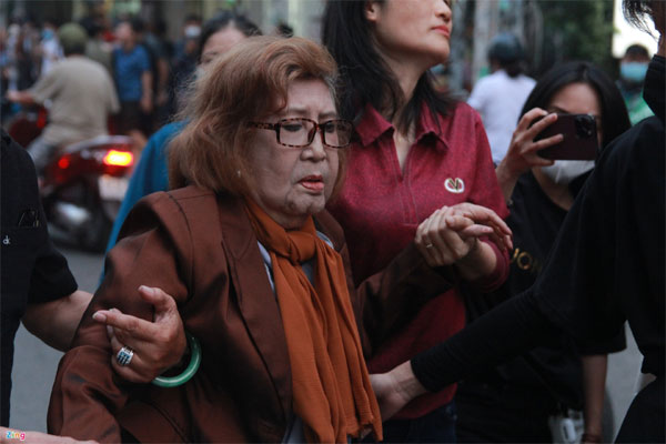 Nghệ sĩ viếng ngôi sao cải lương Vũ Linh-4