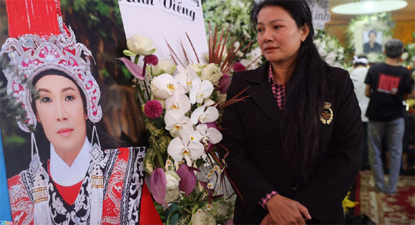 Nghệ sĩ viếng ngôi sao cải lương Vũ Linh-5