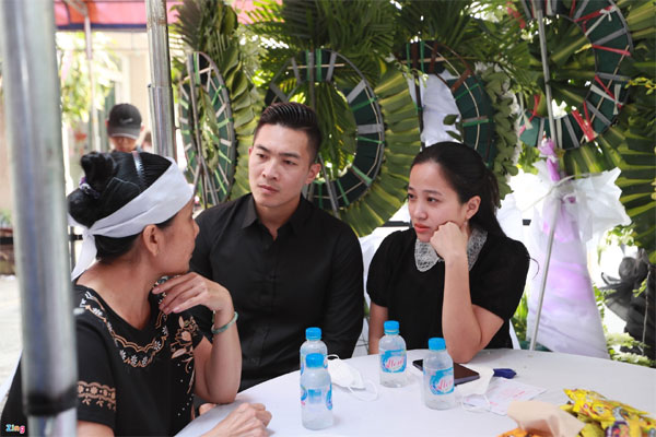 Nghệ sĩ viếng ngôi sao cải lương Vũ Linh-6