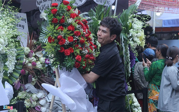 Nghệ sĩ viếng ngôi sao cải lương Vũ Linh-7