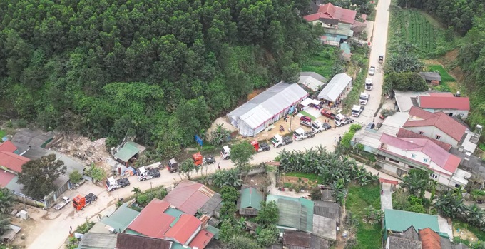 Màn rước dâu độc lạ bằng 20 xe đầu kéo container gây sốt-1