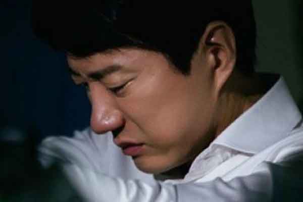 Chồng khát nên đi xin nước bên nhà cô hàng xóm độc thân và hành động không người vợ nào muốn thấy-1