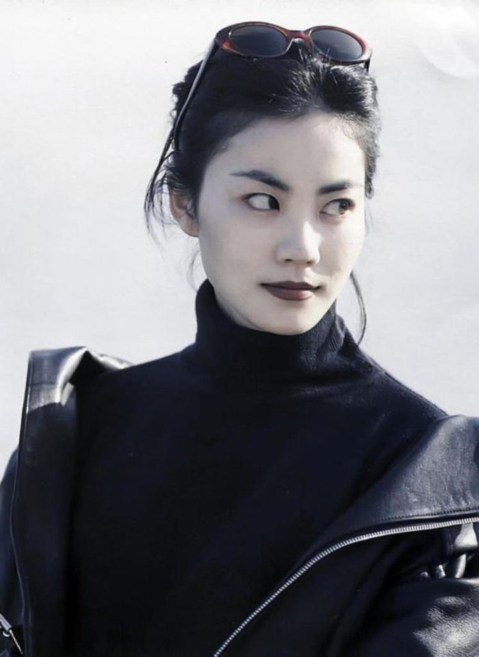 Khối tài sản khổng lồ giúp Vương Phi - Tạ Đình Phong yêu không phụ thuộc-1