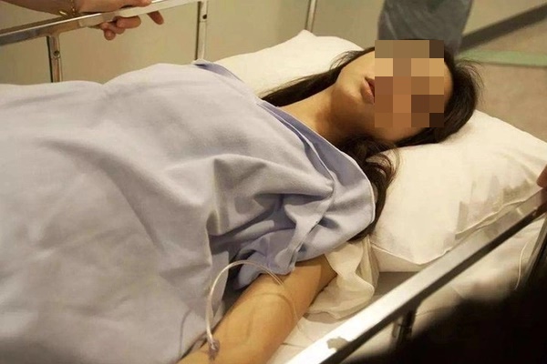 Người phụ nữ phải cắt bỏ tai vì ung thư, nguyên nhân đến từ một thói quen ai cũng tưởng sạch sẽ-1