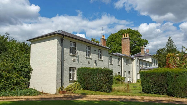 Vua Charles không còn nương tay với Harry khi anh công kích mẹ kế Camilla-4