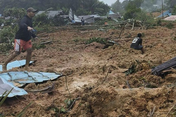Lở đất tại Indonesia khiến 15 người thiệt mạng và 42 người mất tích-1