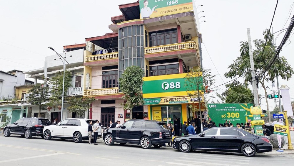 Ấn tượng với dàn xe siêu khủng, giá trăm tỷ của ông chủ F88-5