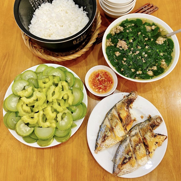 ​​​​​​​Hài lòng với cuộc sống ở nhờ, 9x&nbsp;tinh tế khoe loạt mâm cơm hấp dẫn chiều theo sở thích cậu mợ-2