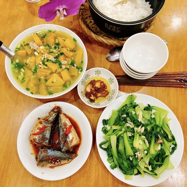 ​​​​​​​Hài lòng với cuộc sống ở nhờ, 9x&nbsp;tinh tế khoe loạt mâm cơm hấp dẫn chiều theo sở thích cậu mợ-4