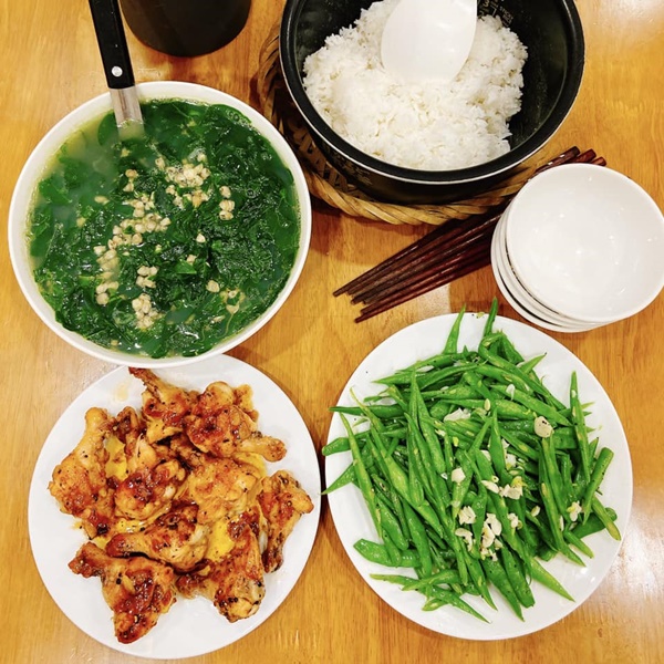 ​​​​​​​Hài lòng với cuộc sống ở nhờ, 9x&nbsp;tinh tế khoe loạt mâm cơm hấp dẫn chiều theo sở thích cậu mợ-5