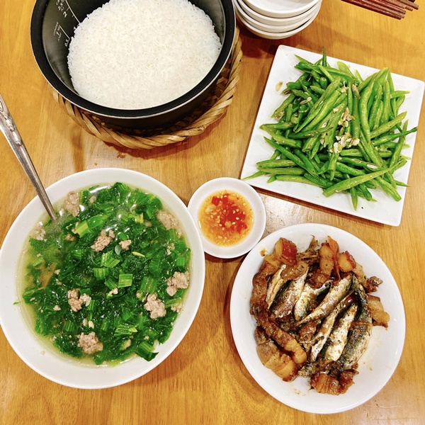 Hài lòng với cuộc sống ở nhờ, 9x tinh tế khoe loạt mâm cơm hấp dẫn chiều theo sở thích cậu mợ-12