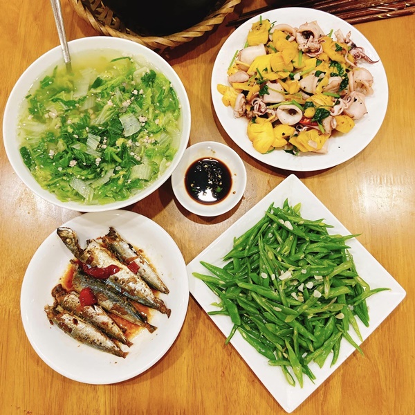 ​​​​​​​Hài lòng với cuộc sống ở nhờ, 9x&nbsp;tinh tế khoe loạt mâm cơm hấp dẫn chiều theo sở thích cậu mợ-14