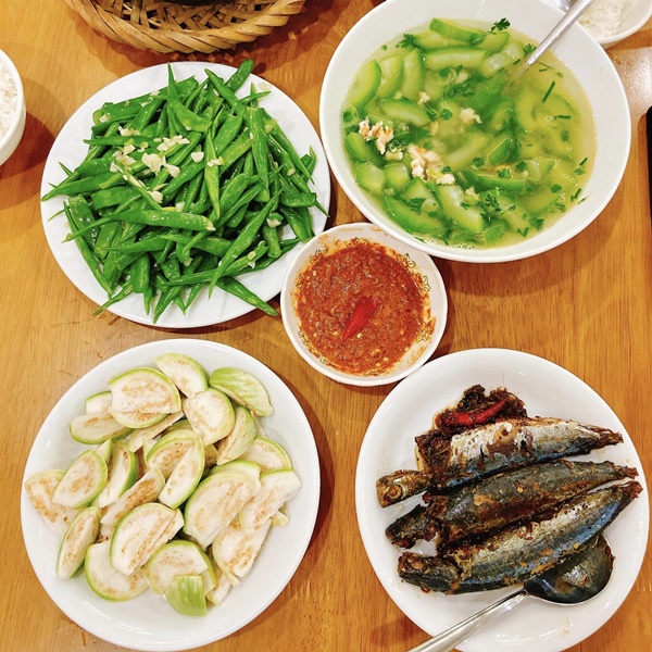 Hài lòng với cuộc sống ở nhờ, 9x tinh tế khoe loạt mâm cơm hấp dẫn chiều theo sở thích cậu mợ-15