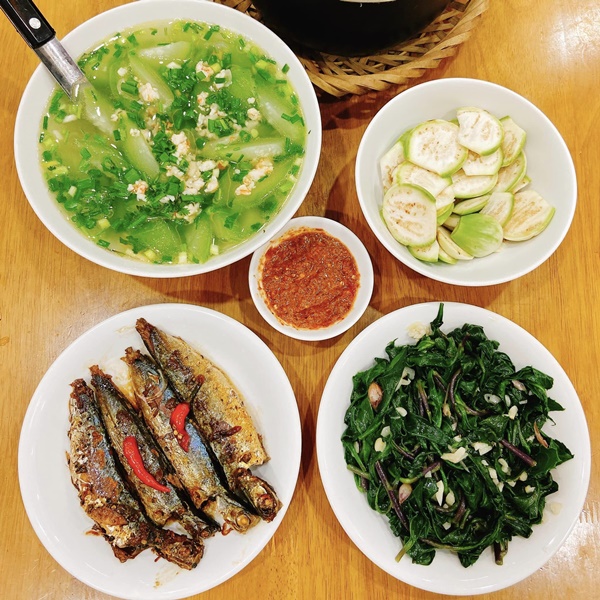 Hài lòng với cuộc sống ở nhờ, 9x tinh tế khoe loạt mâm cơm hấp dẫn chiều theo sở thích cậu mợ-16