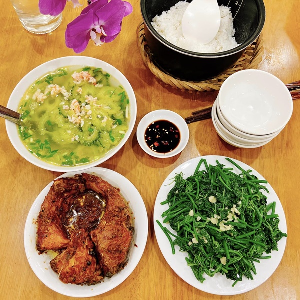 Hài lòng với cuộc sống ở nhờ, 9x tinh tế khoe loạt mâm cơm hấp dẫn chiều theo sở thích cậu mợ-17