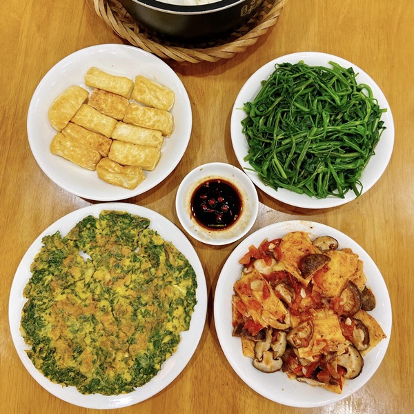 ​​​​​​​Hài lòng với cuộc sống ở nhờ, 9x&nbsp;tinh tế khoe loạt mâm cơm hấp dẫn chiều theo sở thích cậu mợ-20