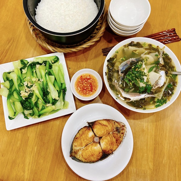 Hài lòng với cuộc sống ở nhờ, 9x tinh tế khoe loạt mâm cơm hấp dẫn chiều theo sở thích cậu mợ-21