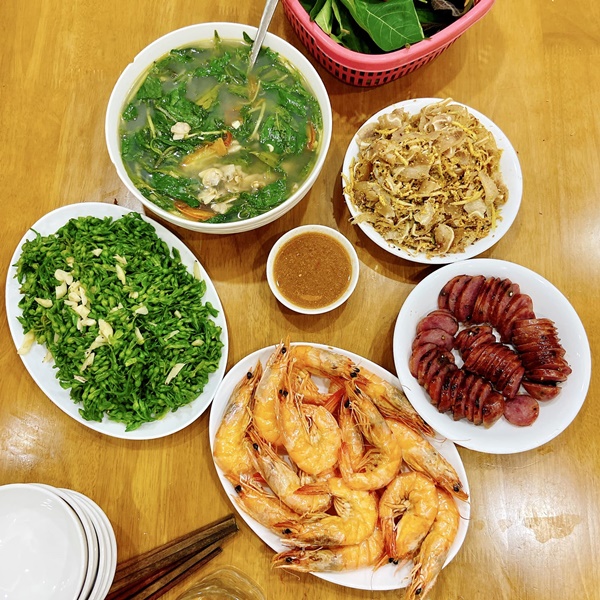 Hài lòng với cuộc sống ở nhờ, 9x tinh tế khoe loạt mâm cơm hấp dẫn chiều theo sở thích cậu mợ-23