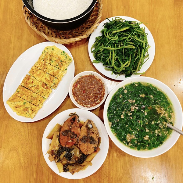 Hài lòng với cuộc sống ở nhờ, 9x tinh tế khoe loạt mâm cơm hấp dẫn chiều theo sở thích cậu mợ-24