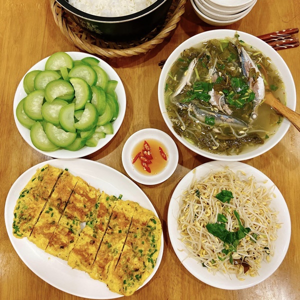 Hài lòng với cuộc sống ở nhờ, 9x tinh tế khoe loạt mâm cơm hấp dẫn chiều theo sở thích cậu mợ-25