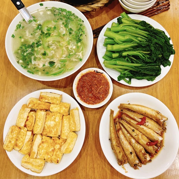 Hài lòng với cuộc sống ở nhờ, 9x tinh tế khoe loạt mâm cơm hấp dẫn chiều theo sở thích cậu mợ-26