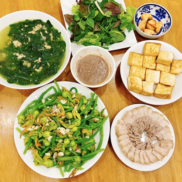 ​​​​​​​Hài lòng với cuộc sống ở nhờ, 9x&nbsp;tinh tế khoe loạt mâm cơm hấp dẫn chiều theo sở thích cậu mợ-27