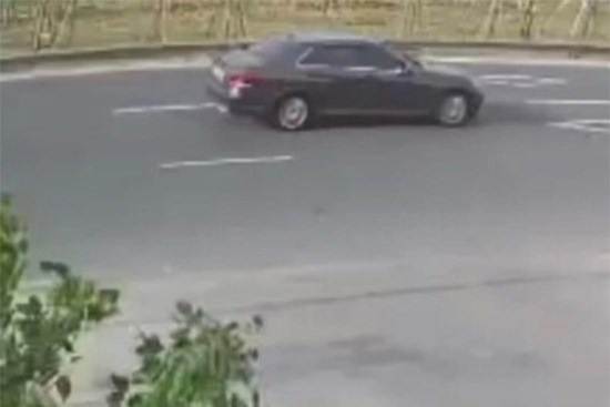 Tìm thấy xe Mercedes nghi gây tai nạn chết người rồi bỏ trốn