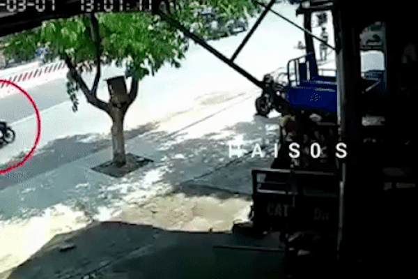 Tài xế xe tải bỏ chạy sau khi tông chết người