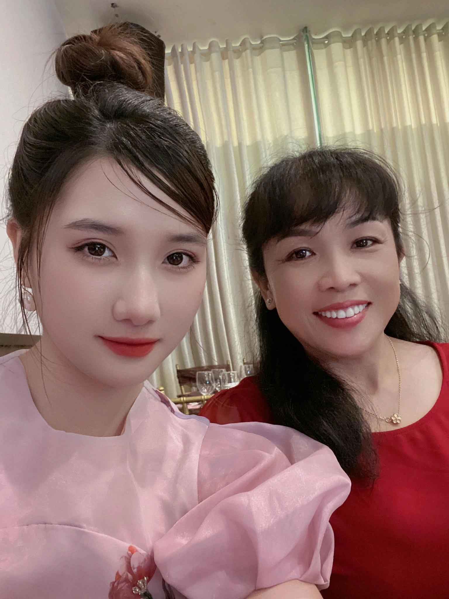 Bó hoa 8/3 đặc biệt từ mẹ chồng tương lai, những lời đính kèm càng khiến cô gái trẻ rưng rưng xúc động-4