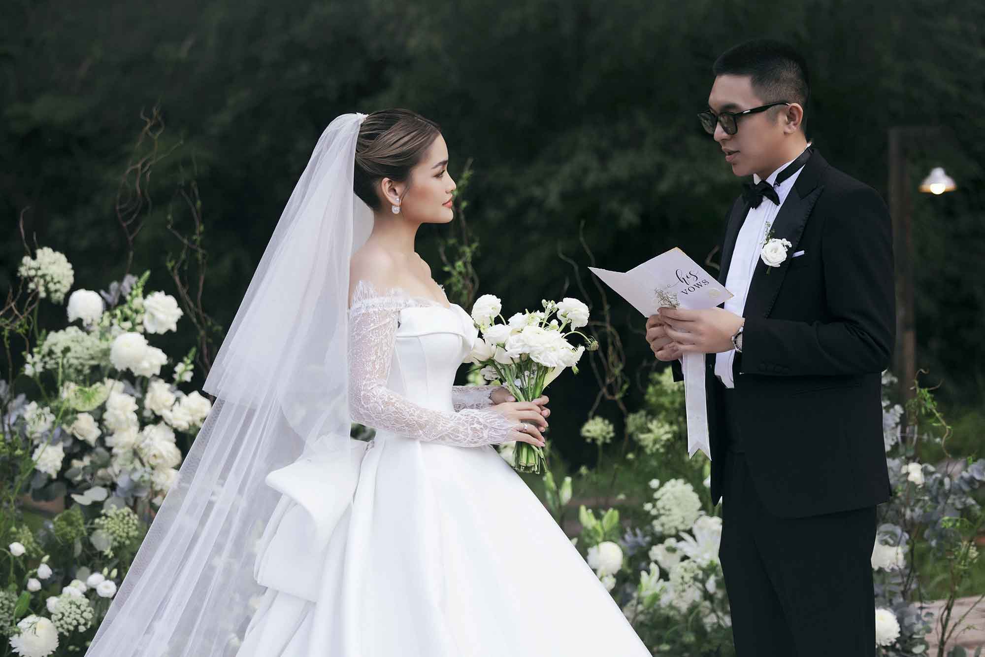 Hé lộ ảnh cưới Linda Ngô - Phong Đạt: Đầu tư 6 chiếc váy, ngập tràn ngôn tình-1
