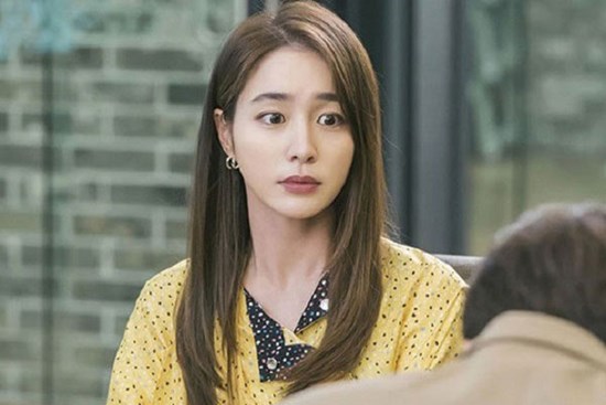 Thấy sợi dây chuyền vàng trong túi, nghĩ chồng tặng mình, tôi sung sướng chờ đợi rồi sững sờ khi thấy một người vào nhà