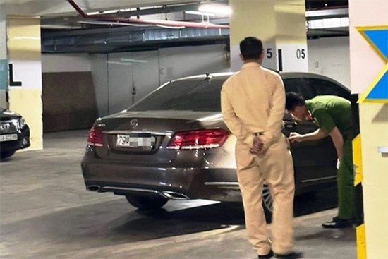 Vụ xe Mercedes va chạm chết người: Nghi vấn lái xe là cán bộ ngân hàng