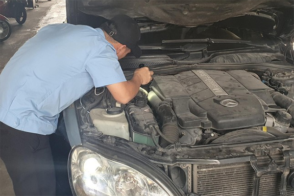 Nhắc nhở nhóm nẹt pô xe, nam thanh niên bị chém trọng thương-2