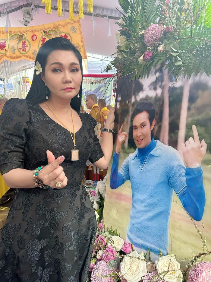 Ngọc Huyền ngất xỉu khi tiễn biệt nghệ sĩ Vũ Linh-2