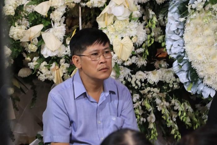 NSND Bạch Tuyết cùng các nghệ sĩ và khán giả trong đêm nhạc tiễn biệt Vũ Linh-10