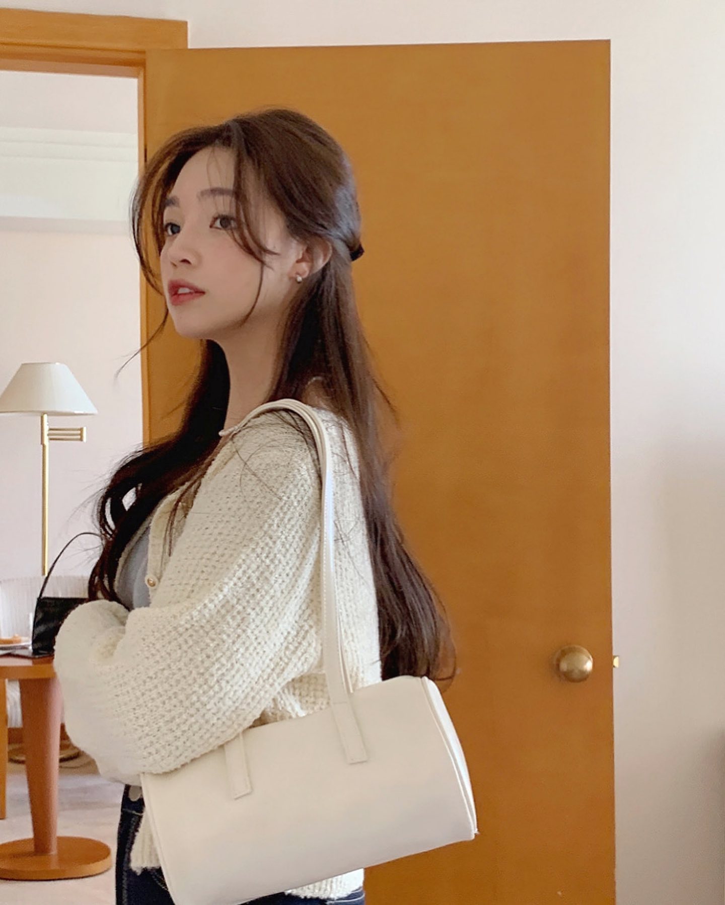 4 cách buộc tóc giúp thu gọn gương mặt-3