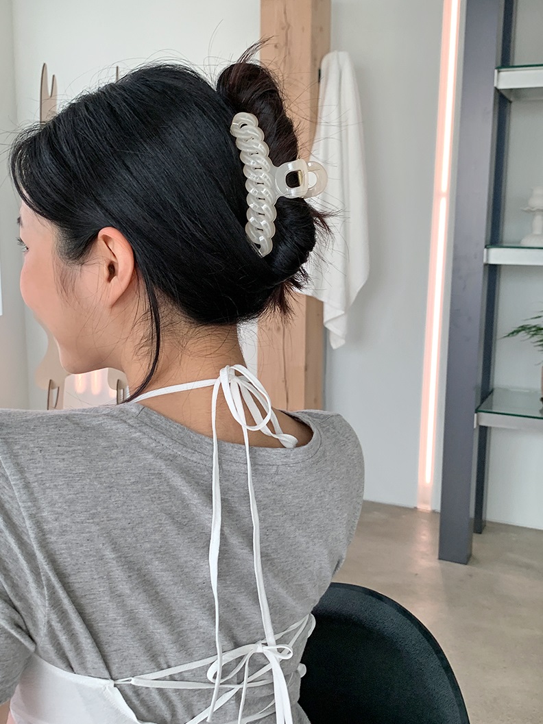 4 cách buộc tóc giúp thu gọn gương mặt-7