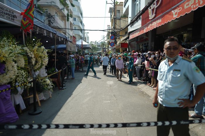 Trật tự đô thị chật vật đảm bảo cho lễ đưa tang NSƯT Vũ Linh-2