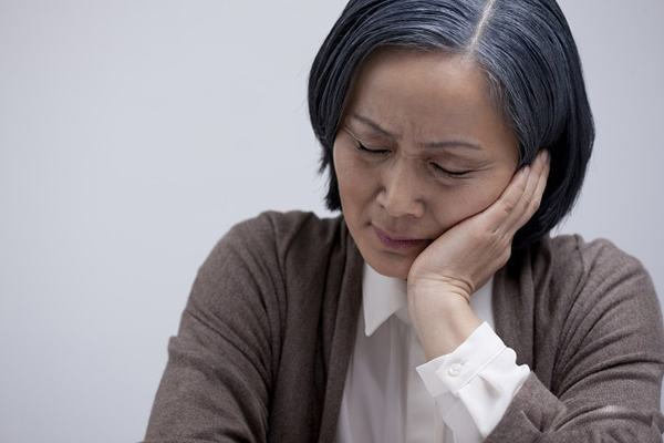 Vợ thường xuyên mặc váy, trang điểm rồi lang thang trong đêm khiến tôi bị mang tiếng-1