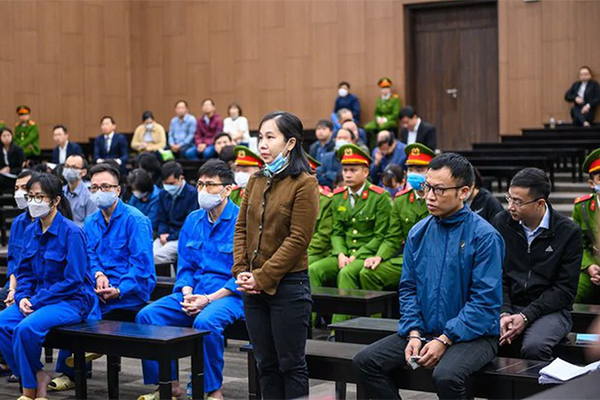 Vợ chồng cựu phó văn phòng Sở TN-MT chiếm đoạt 3 lô đất vàng giá 320 tỉ đồng-2