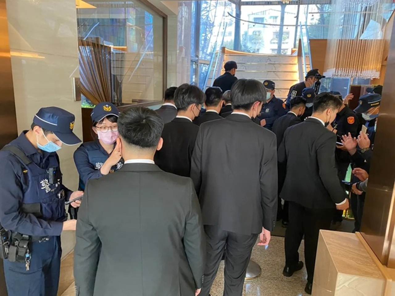 Điều tra vụ 170 cô gái dự tiệc rượu cùng nghệ sĩ và đại gia Đài Loan-3